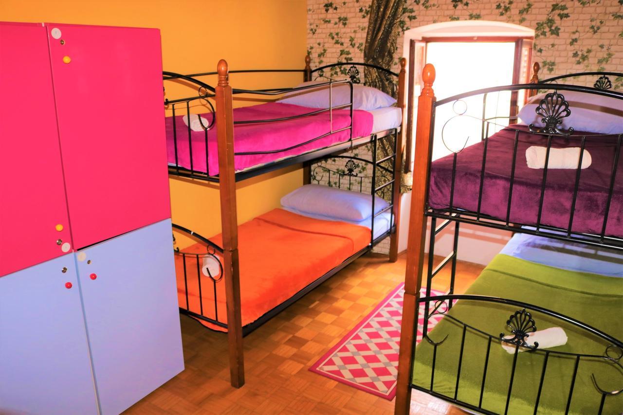 Hostel Alma 2 Porec Bagian luar foto