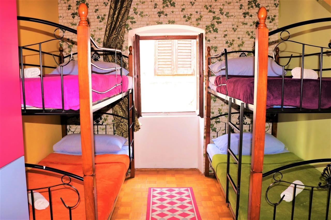Hostel Alma 2 Porec Bagian luar foto
